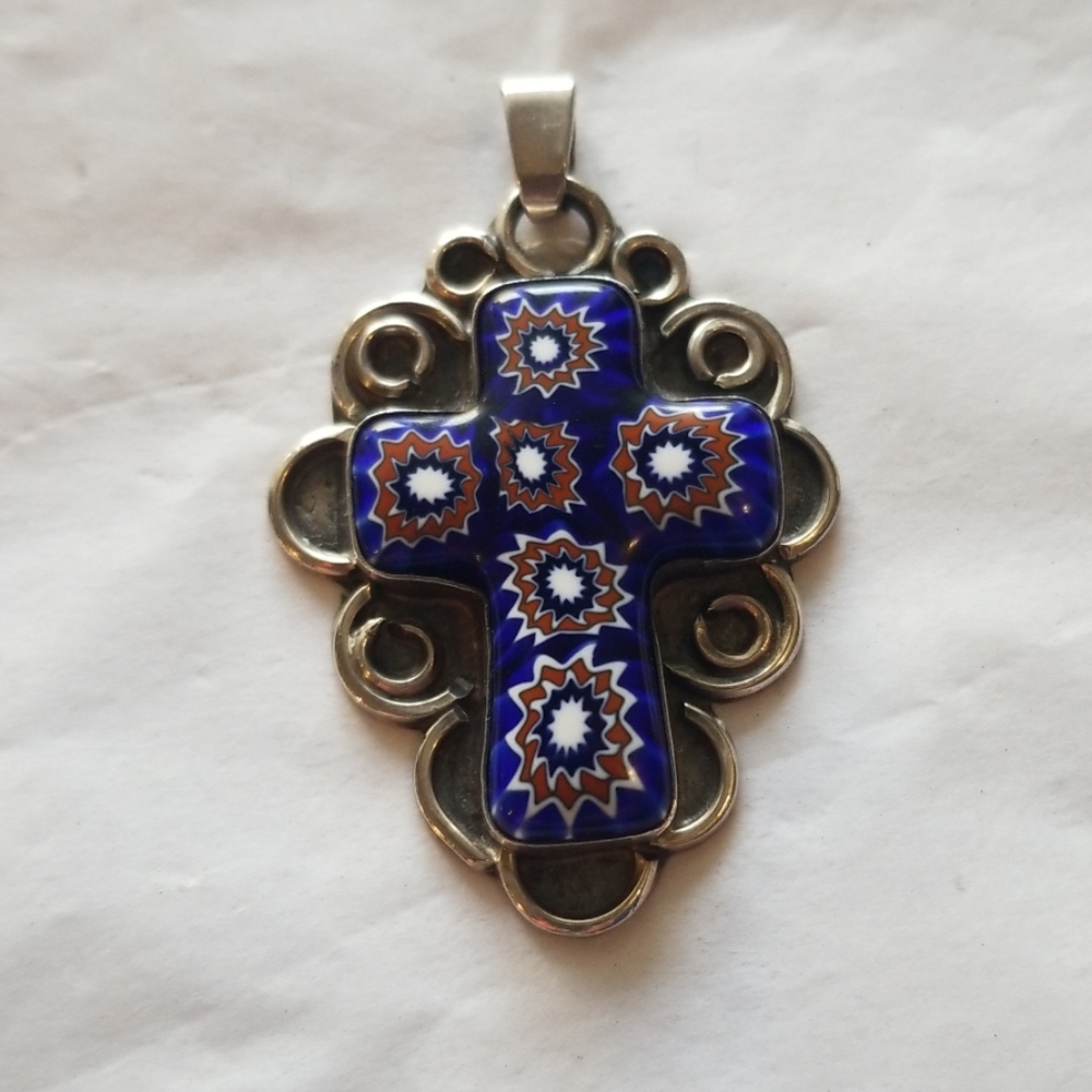 Sterling silver pendant cross